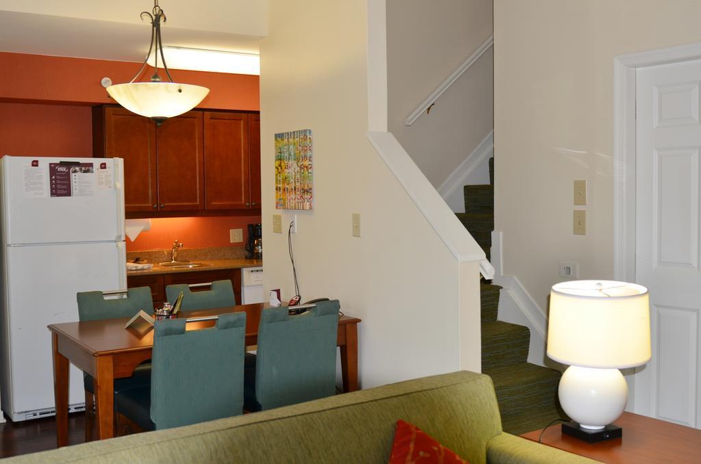 Residence Inn By Marriott Herndon Reston Bagian luar foto