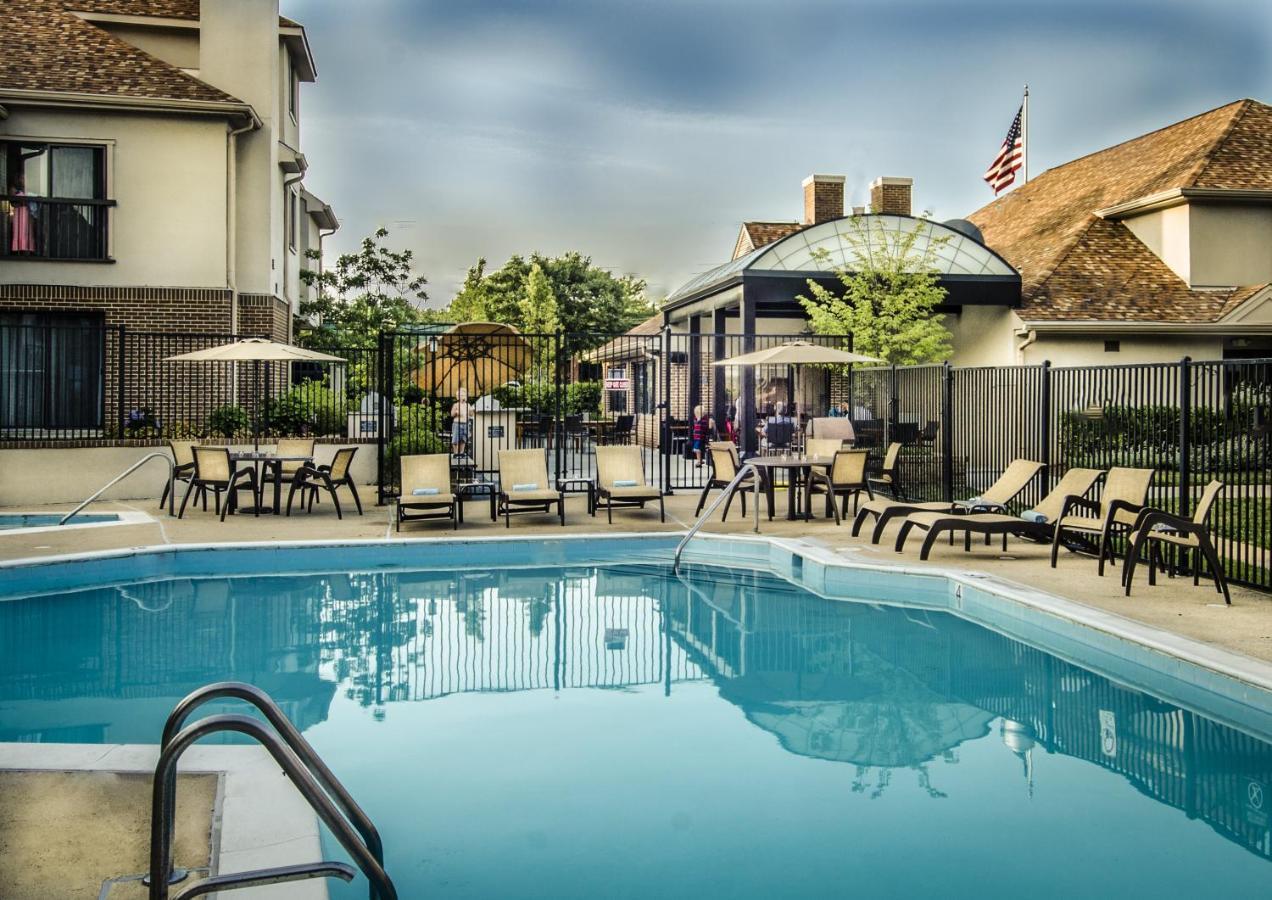 Residence Inn By Marriott Herndon Reston Bagian luar foto